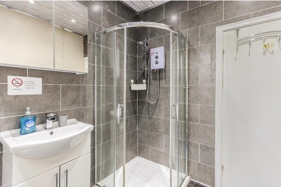 Hotel Bright Sunny, Double Bed With Garden, Tv And Wi-Fi Leeds  Zewnętrze zdjęcie